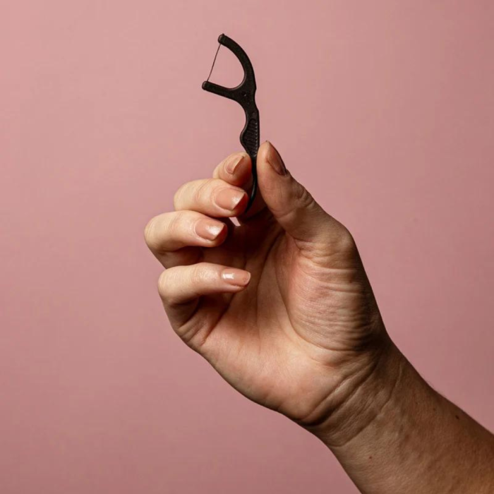 Зубний флос The Humble Co., одинарна нитка, м'ята, активоване вугілля, 50 шт.